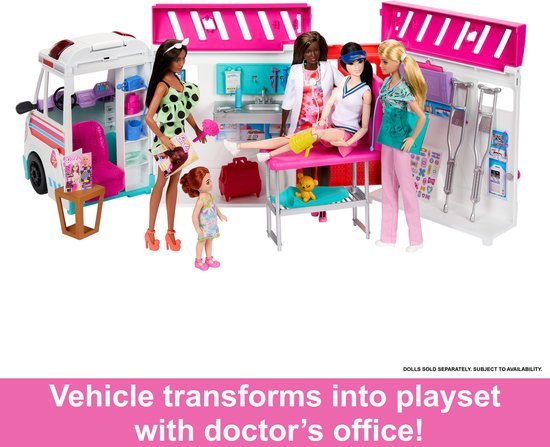 Barbie ambulance die transformeert in een dokterspraktijk met onderzoekstafel en poppen. Inclusief krukken.