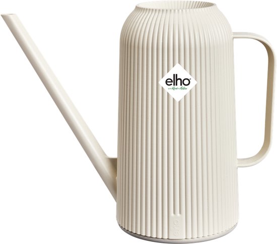 Arrosoir Elho de couleur crème avec des côtes verticales et un long bec. Le logo 'elho' est visible.