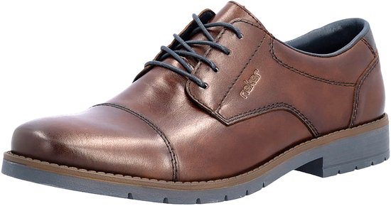Bruine leren veterschoen met donkerblauwe veters en een grijze zool. Rieker logo op de zijkant.