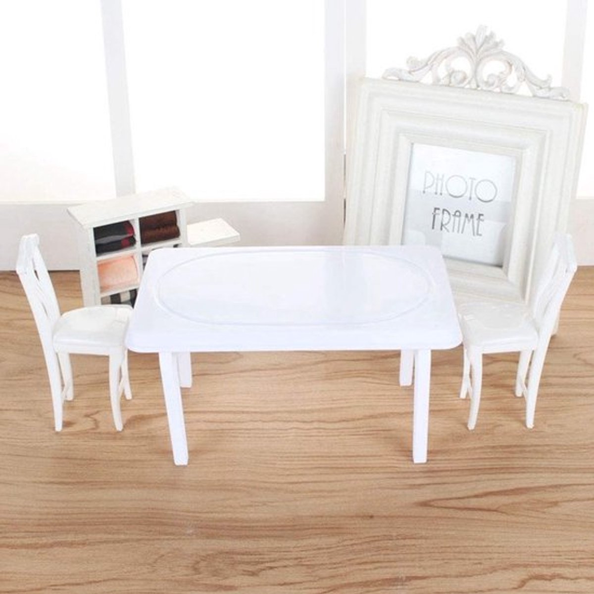 Lijst Stevig en Duurzaam - Poppeneettafel - Stoelen - Kunststof - Eenvoudig Ontwerp - Geschikt voor Poppen - Poppenset