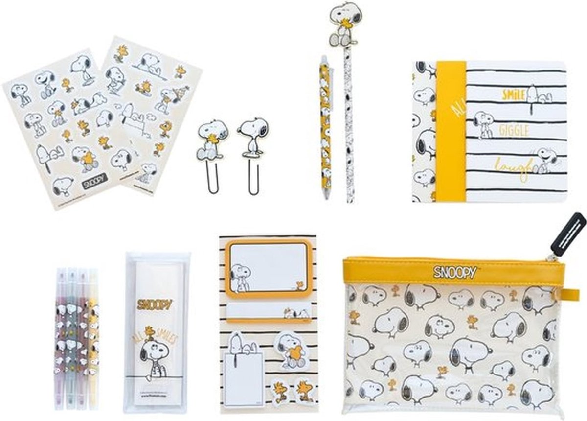 Briefpapier Set Snoopy - Etui met A6 Notitieboeken - Markeerstiften - Plaknotities - Paperclips - Pennenkoker - Officieel Gelicentieerd Product - Notitieboek