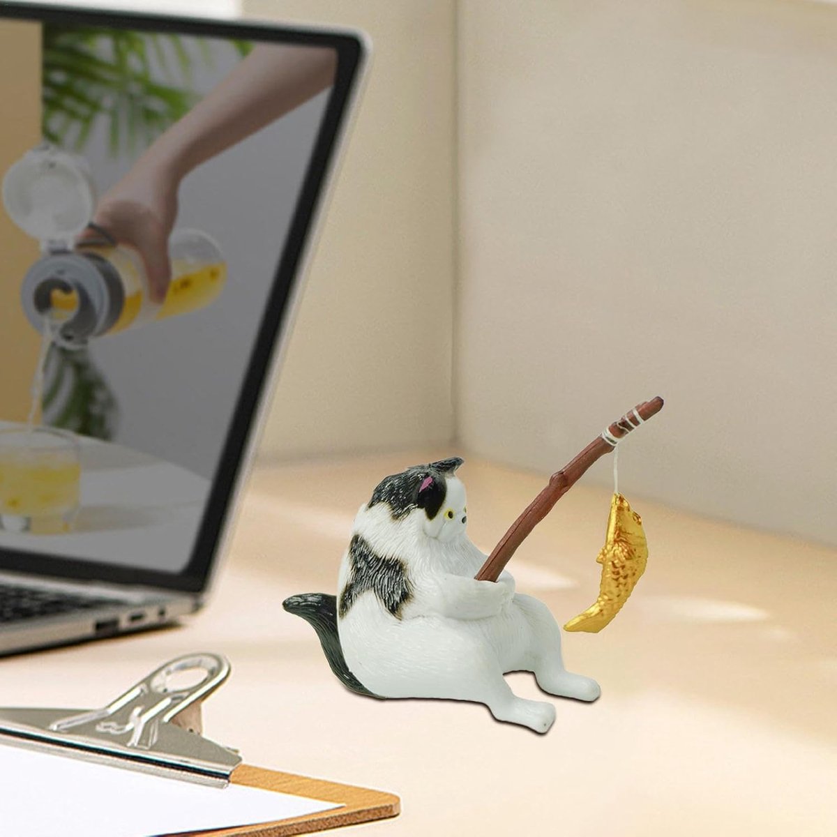 Kattenvisbeeld - Kattenornament Aquarium - Aquarium Decoratie - Levendig Katten Vangt Vis - 6 x 3.5 x 4.5 cm - Zwart-wit