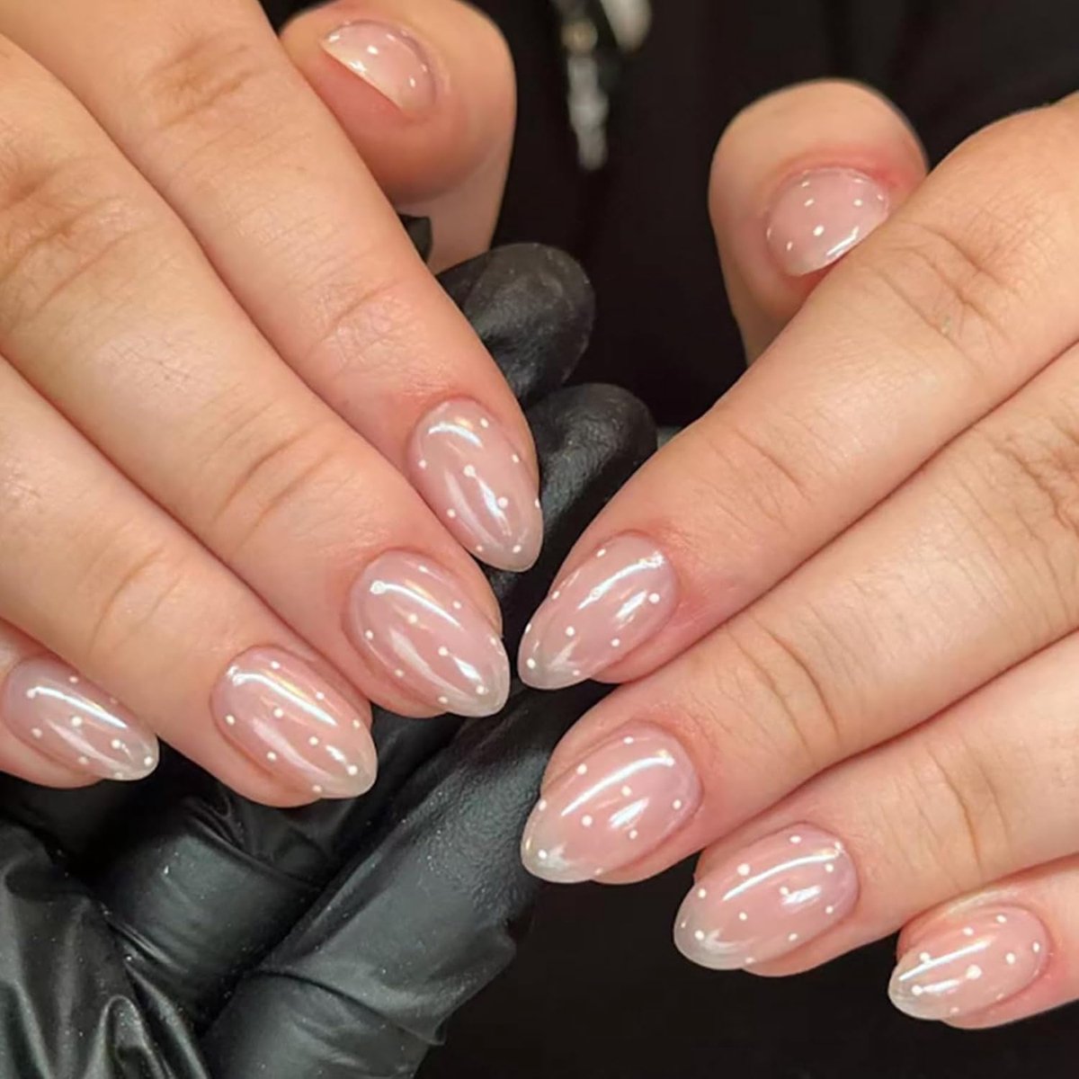 24 stuks press-on nagels, kort, amandel, witte stippen, om op te plakken, nude, Franse tip, nepnagels, volledige cover, kunstnagels om op te plakken, acryl, kunstnagels voor vrouwen en meisjes