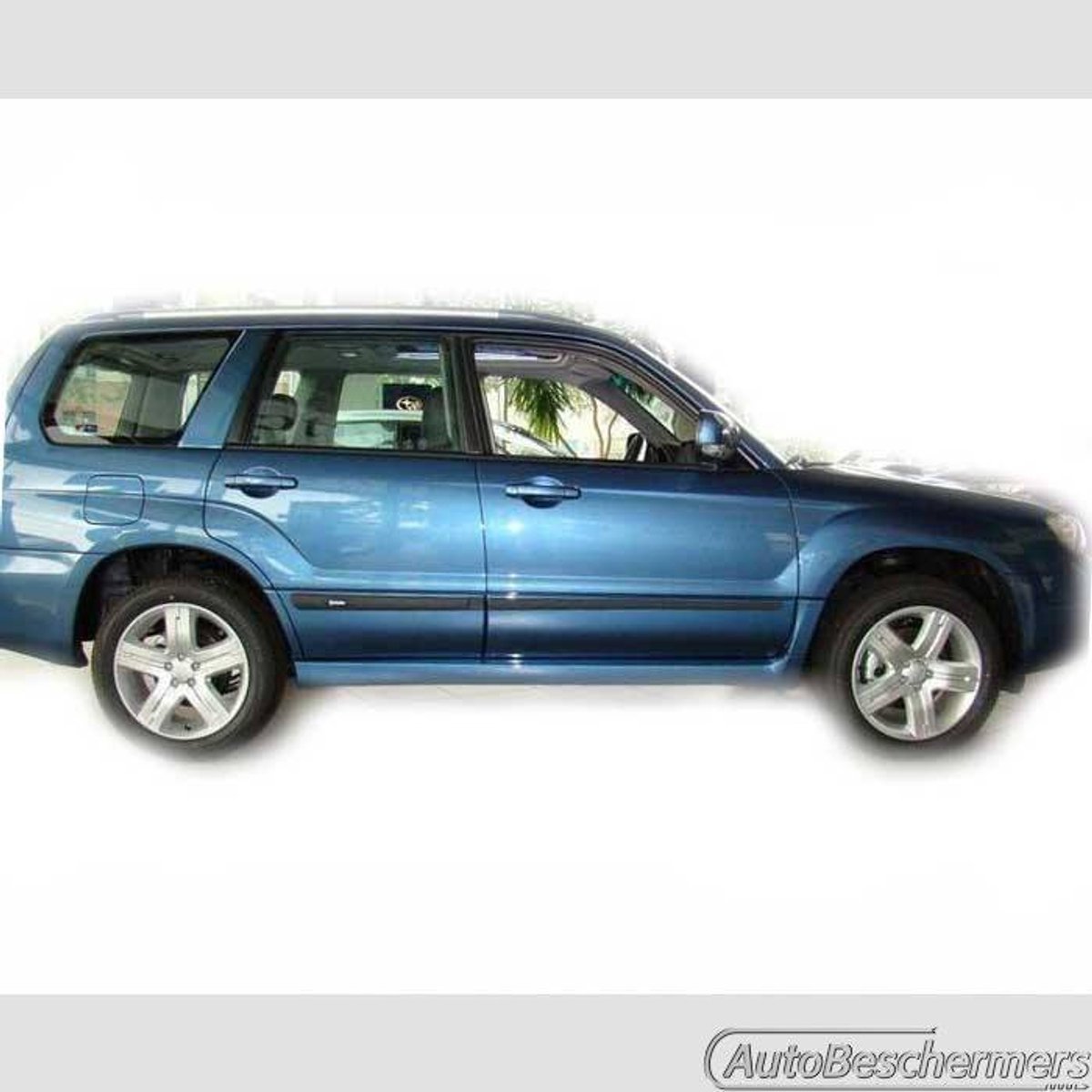 Stootlijsten set zwart voor Subaru Forester 2002-2008. De stootstrips zijn zelfklevend. Set a 4 stuks (#0014)