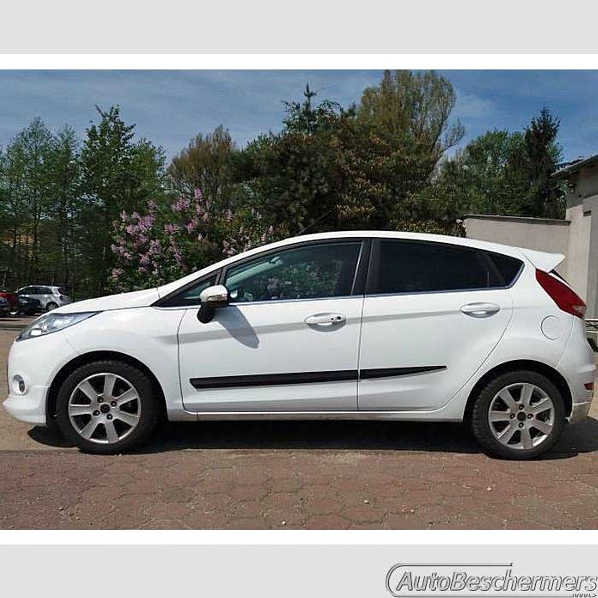 Stootlijsten set zwart voor Ford Fiesta 5-deurs 10.2008-. De stootstrips zijn zelfklevend. Set a 4 stuks (#0022)