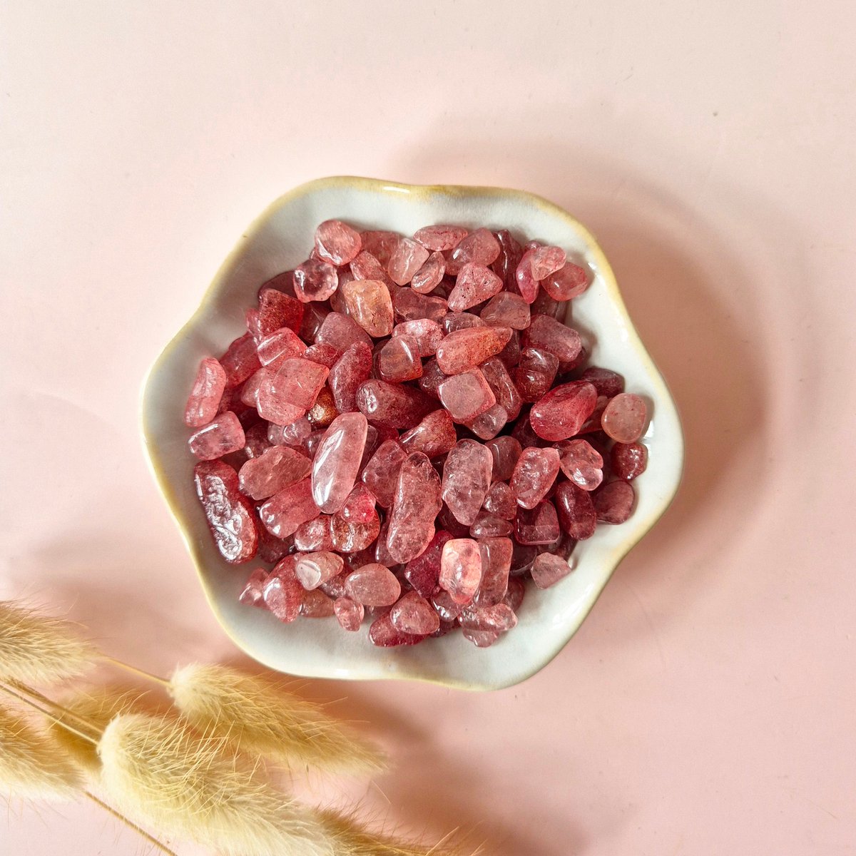 Strawberry Quartz Chips Trommelstenen 5-9mm (per 100 gram)