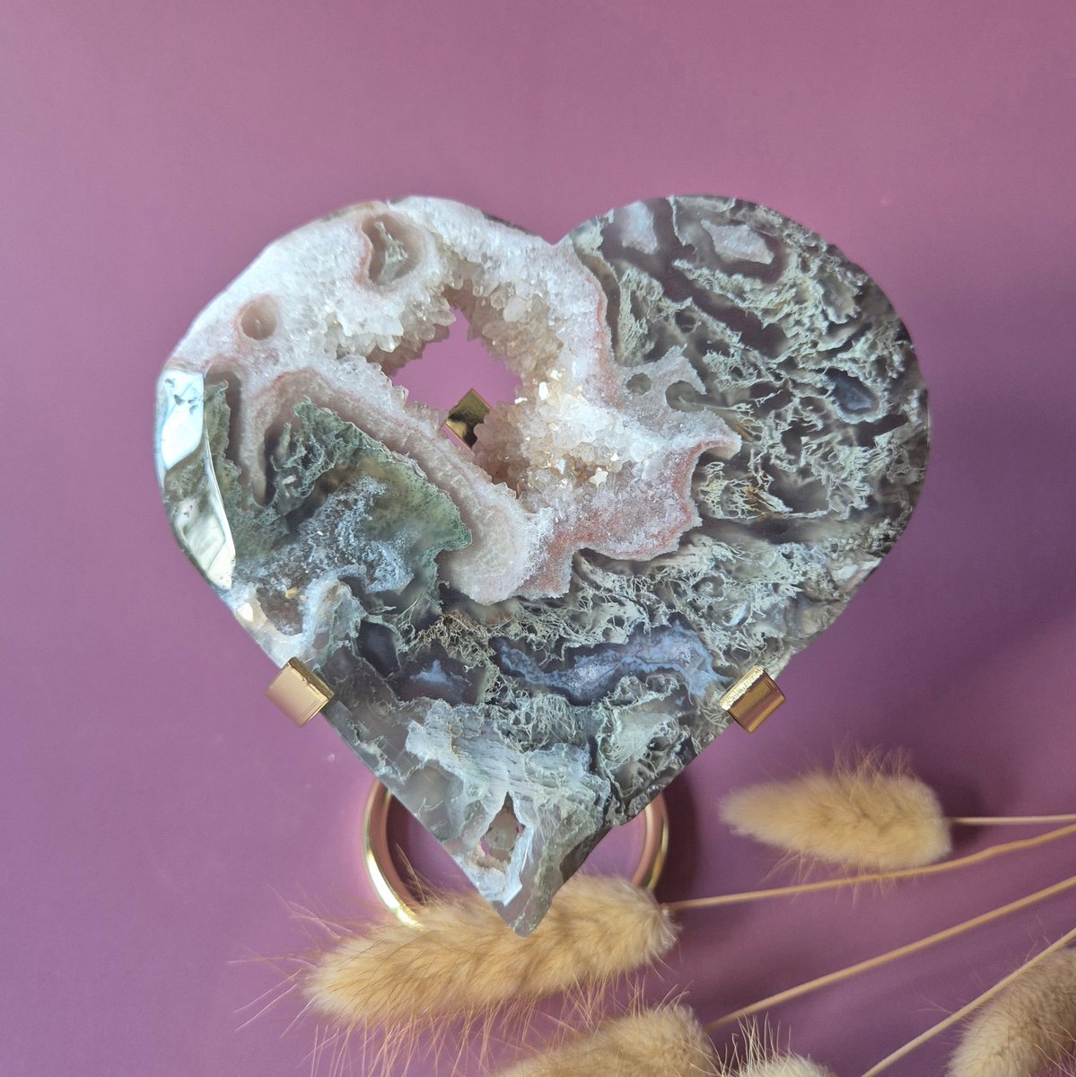 XL Edelsteen Druzy Mosagaat Hart op Metalen Standaard – #128 385gram