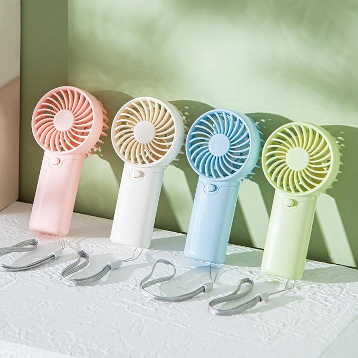 Handventilator - Draagbare Ventilator - Mini Fan - Tafelventilator - Ventilator - Battery Operated - Draagbaar - voor kantoor thuisreizen - 4 stuks