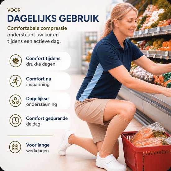 Een vrouw in een supermarkt met een beige kuitcompressiemouw, terwijl ze producten uit een schap pakt.