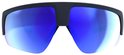 Zonnebril met mat zwart montuur en blauw spiegelend vizier.
