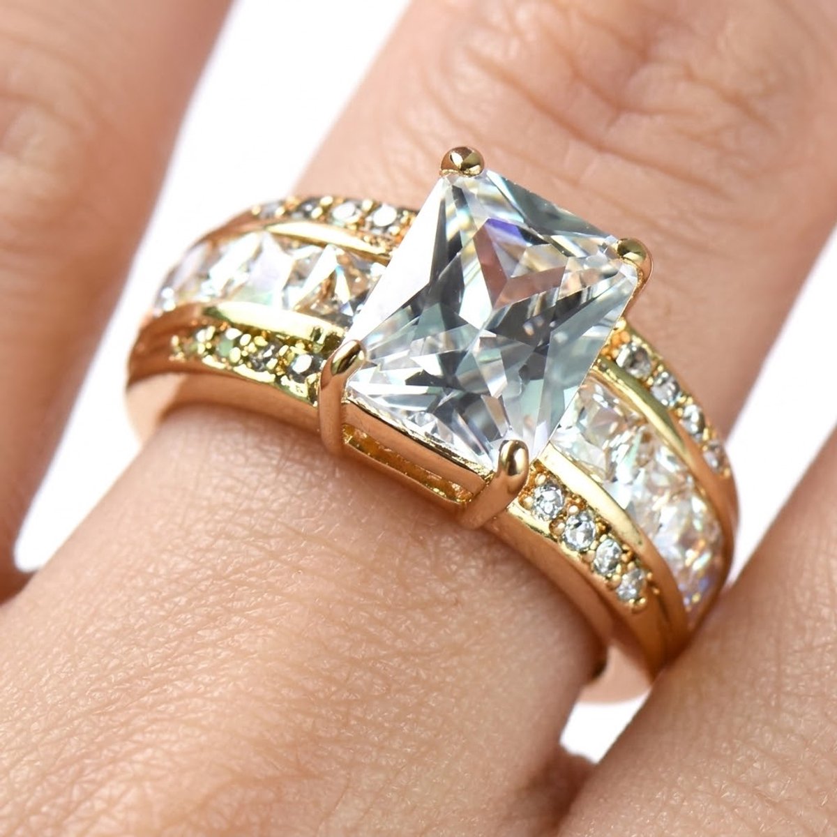 Wit goudkleurige ring dames maat 9 met steen vierkante transparante steen en pavé details brede band ring met zirkonia look statement ring