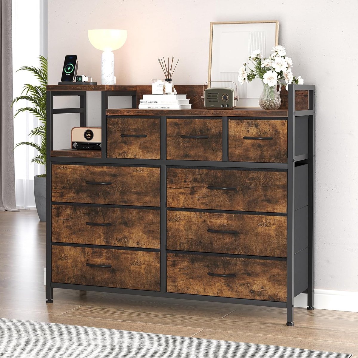 Industriële Ladekast met 9 Lades en Oplaadstation - TV-Meubel / Commode met Stoffen Lades - Vintage Bruin & Zwart - 99 x 30 x 86 cm