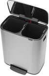 Open Brabantia Bo prullenbak met twee vakken, mat stalen deksel en metalen voetpedaal.