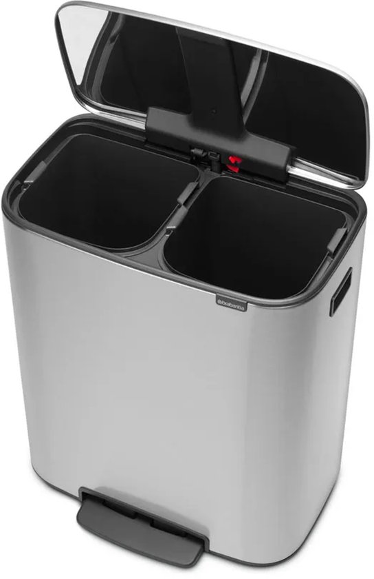 Open Brabantia Bo prullenbak met twee vakken, mat stalen deksel en metalen voetpedaal.