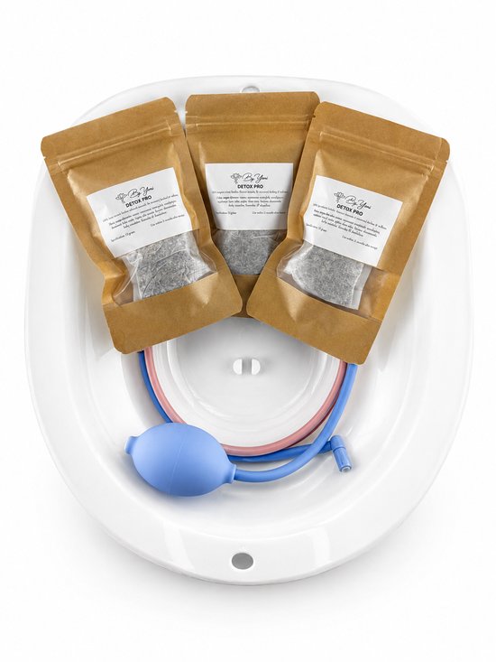Wit bekken met drie bruine zakjes "Detox Pro" en een blauwe pomp met roze en blauwe slang.