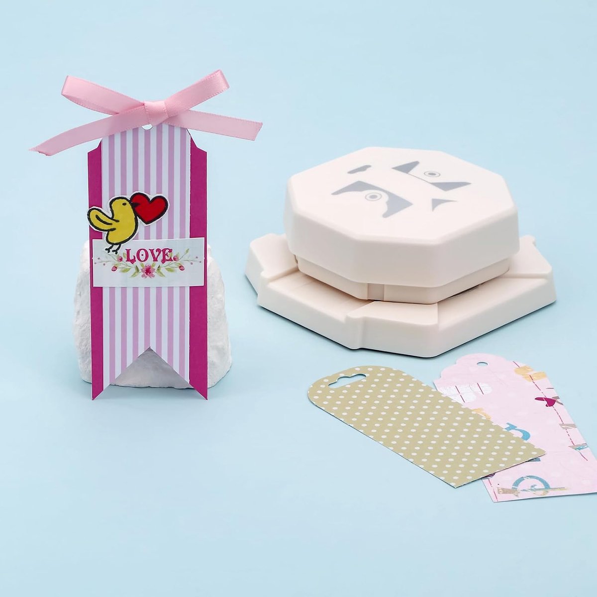 4-in-1 Tag Punch voor Papier Crafts, 2026 Nieuwe Gift Tag Marker Punch, 4cm/3cm/2cm Label Hoek Ponsen voor Knutselen, 4 Vormen Kaarten Maken Arts Hoek Cutter DIY Projecten, Foto, Kaarten, Scrapbook
