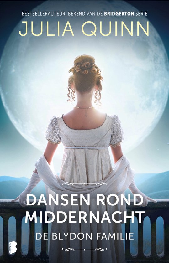 Boekomslag met een vrouw in een witte jurk die uitkijkt over een maanverlicht landschap. Titel: DANSEN ROND MIDDERNACHT.