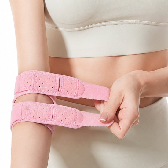 Roze elleboogbrace op arm met klittenbandsluiting en twee verstelbare banden.