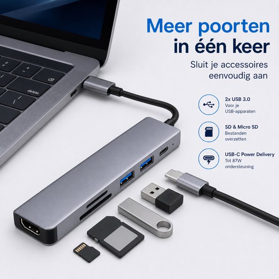 Grijze USB-C hub met HDMI, 2x USB 3.0, SD/Micro SD-kaartsleuven, aangesloten op laptop met USB-apparaten en SD-kaarten.