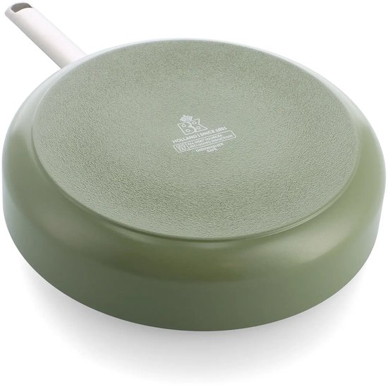Onderkant van een olijfgroene hapjespan met deksel, met BK-logo.