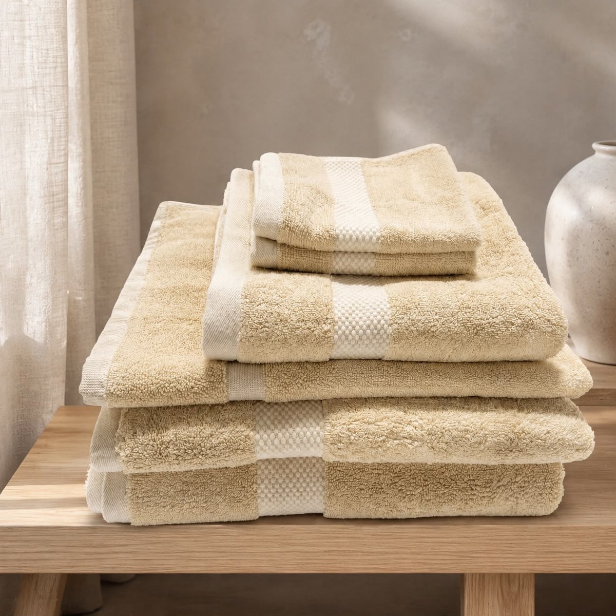 The Linen Room Badkamerset – 6-delig met Badmat – Saunahanddoek, Douchehanddoek, Handdoek & 2 Gastendoekjes – 100% Katoen – Dubbelgetwijnd 20/2 Garen – OEKO-TEX® – Licht beige