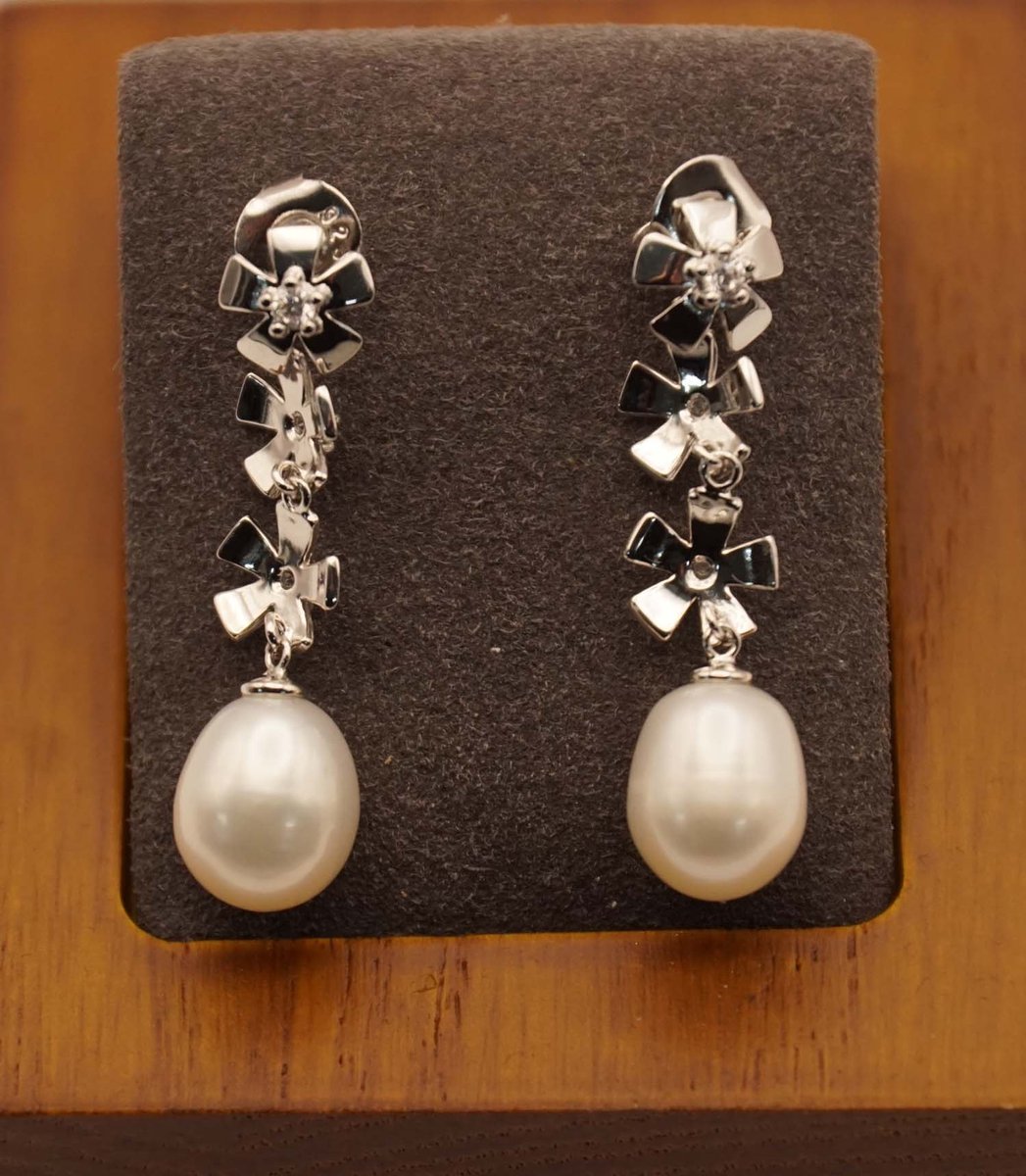 Zilveren bloemen met parel oorknoppen - sterling zilveren oorknopjes 3 bloemen met parel - natuurlijke item oorknopjes van 925 zilver - oorbellen parels - leuke bloemen oorknoppen gemaakte van 925 zilver