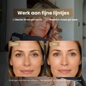 Voor en na foto's van een gezicht met fijne lijntjes, na gebruik van het Parvale LED-masker. "Werk aan fijne lijntjes", "Slechts 10 min per sessie", "Slechts 3-4 keer per week".