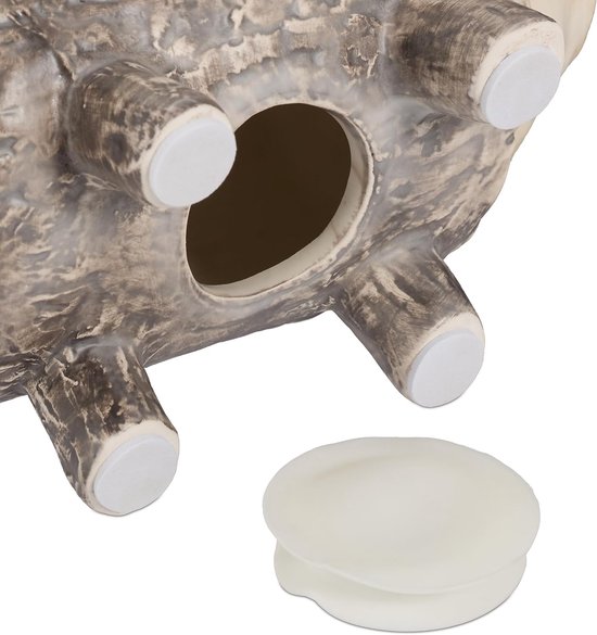 Spaarpot met schors-look en opening aan de onderkant met losse dop.