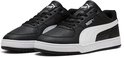 Paar zwarte Puma sneakers met witte Puma-streep en witte zool.