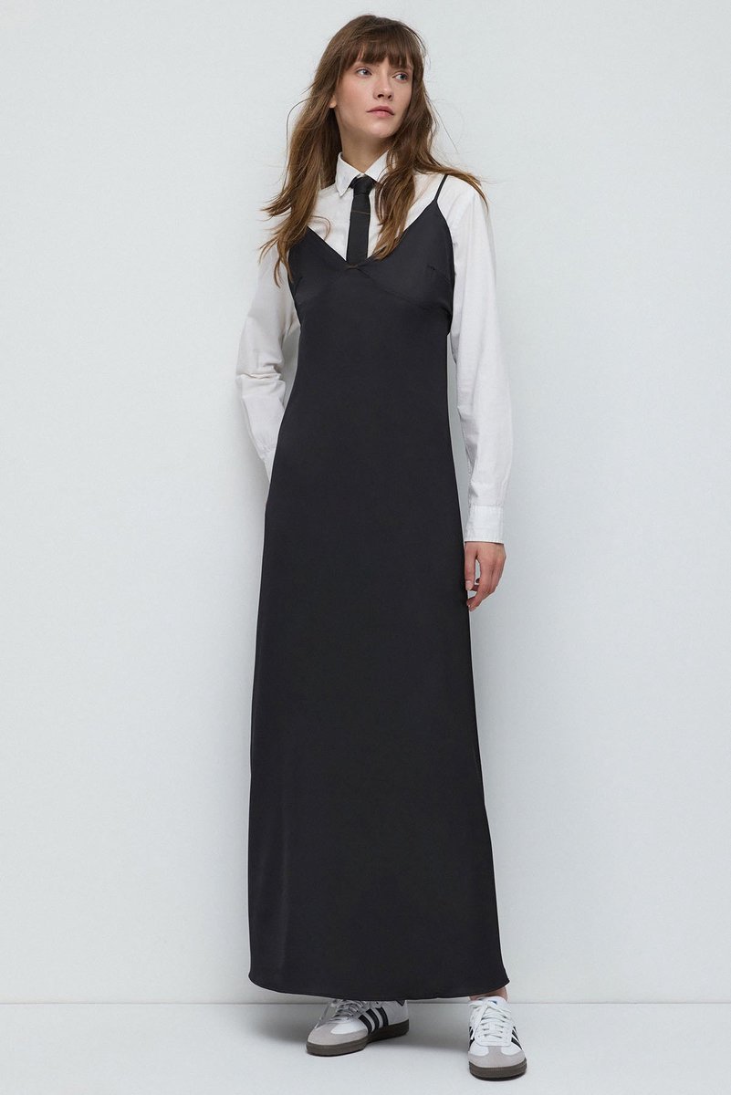 Robe longue à bretelles en satin