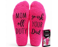 Malinsi® Grappige Sokken - Mom off Duty, ask Dad - Leuke Huissokken Dames - Gekke Cadeaus Cadeautjes Volwassenen - Funny Socks Geschenkset met Tekst - Cadeau voor Vrouwen Mama Moeder Oma - Moederdag Cadeautje Geschenk Giftset Verjaardag