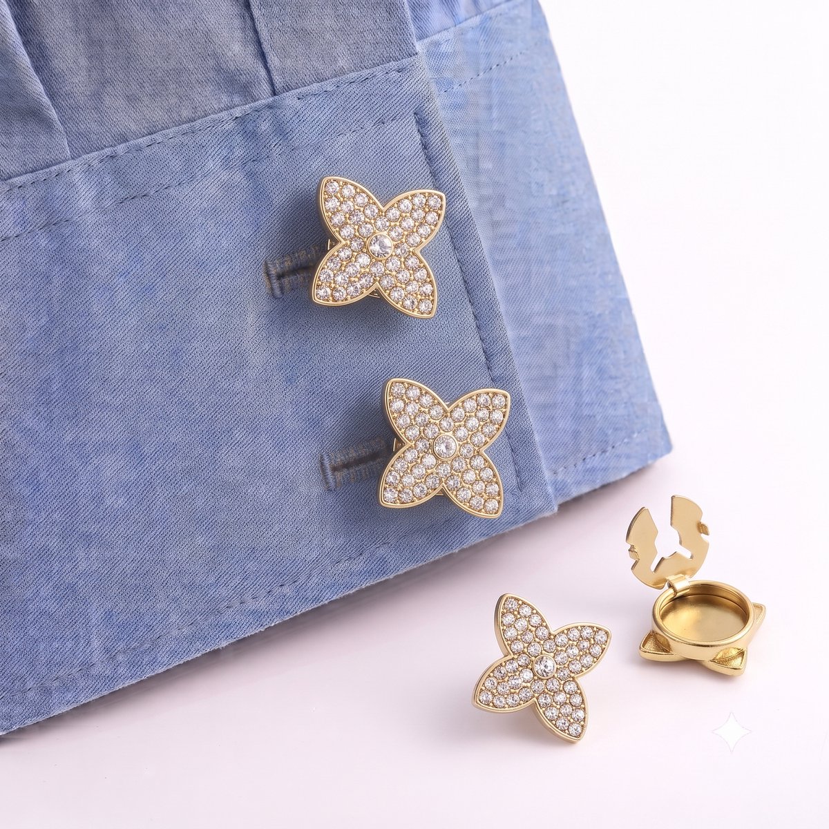 Button Covers Set van 2 - Knoop Covers voor Overhemden & Blouses - Klaver Motief met Strass Steentjes - Manchetknopen Alternatief - Accessoires Cadeau - Goud