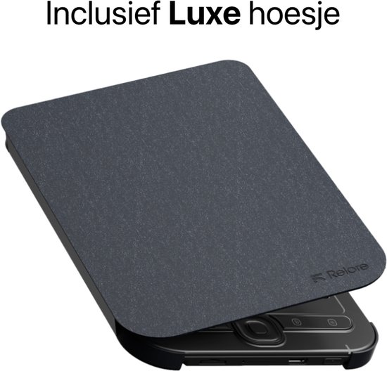 Een gesloten donkergrijs luxe hoesje voor een e-reader.