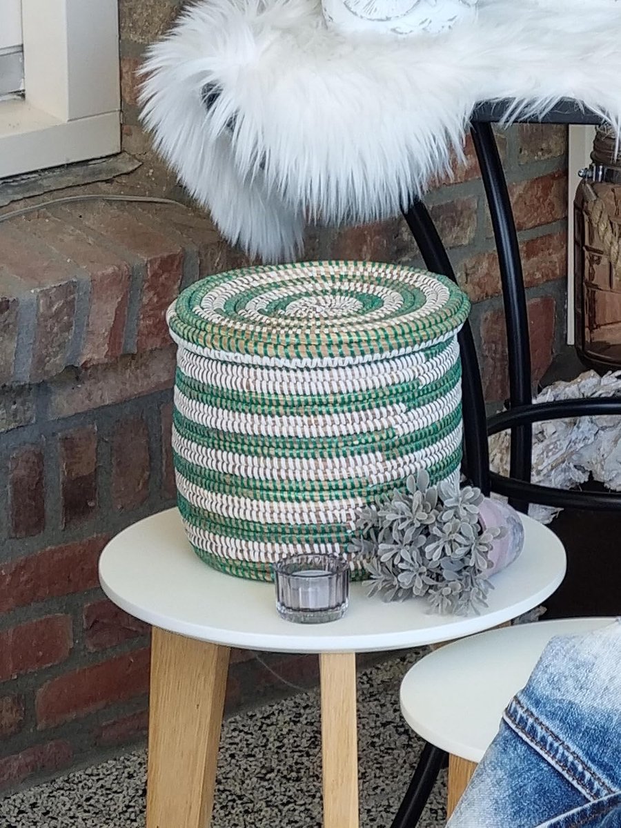 zeegras opbergmand met platte deksel handgemaakt in Senegal (blauw)