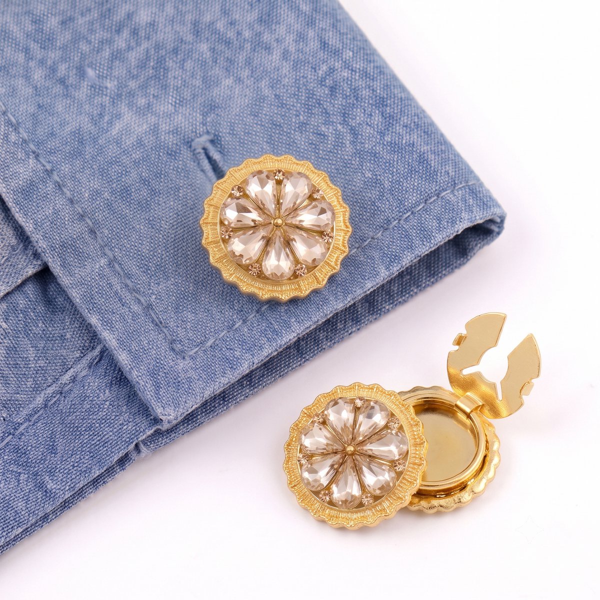 Button Covers Set van 2 - Knoop Covers voor Overhemden & Blouses - Met Bloem Motief van Kristalsteentjes - Manchetknopen Alternatief - Accessoires Cadeau - Beige