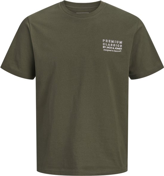 Heren T-shirt in olijfgroen met kleine tekst opdruk 'PREMIUM CLASSICS JACK & JONES DESIGNED IN DENMARK'.