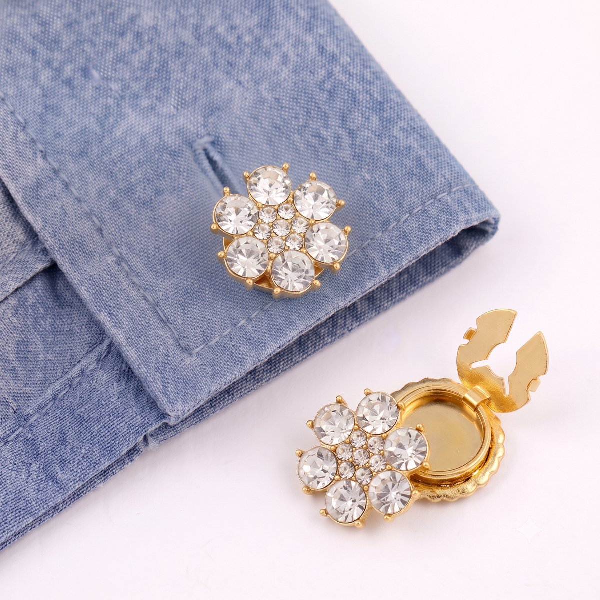Button Covers Set van 2 - Knoop Covers voor Overhemden & Blouses - Bloem Vorm met Strass Steentjes - Manchetknopen Alternatief - Accessoires Cadeau - Wit