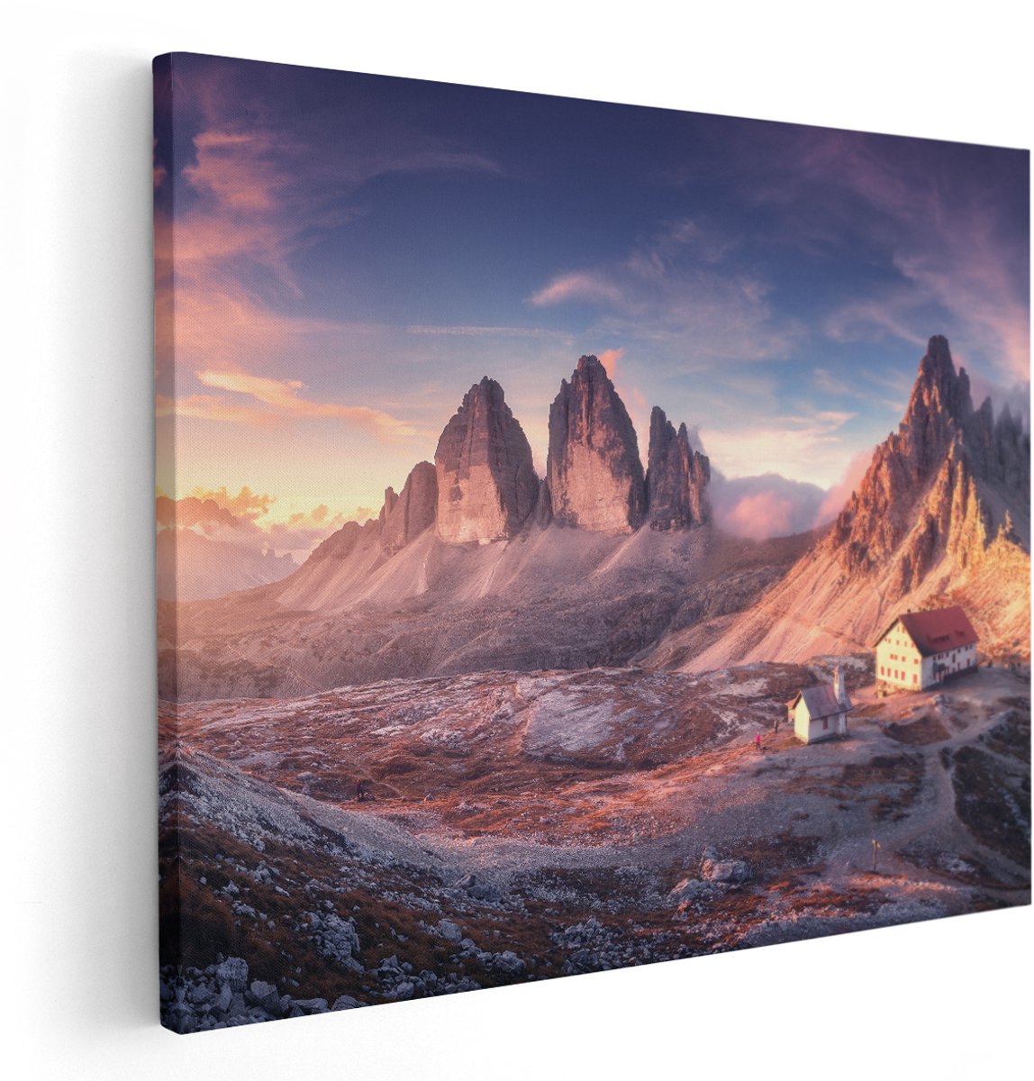 Artaza Canvas Schilderij Huisje Met Een Kerk In De Bergen - 150x120 cm - Groot - Wanddecoratie Woonkamer - Schilderijen - Muurdecoratie