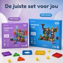 Twee dozen Five Stars magnetische tegels: een set van 105 stuks (paars) en een set van 200 stuks (blauw), met losse tegels en knikkers.