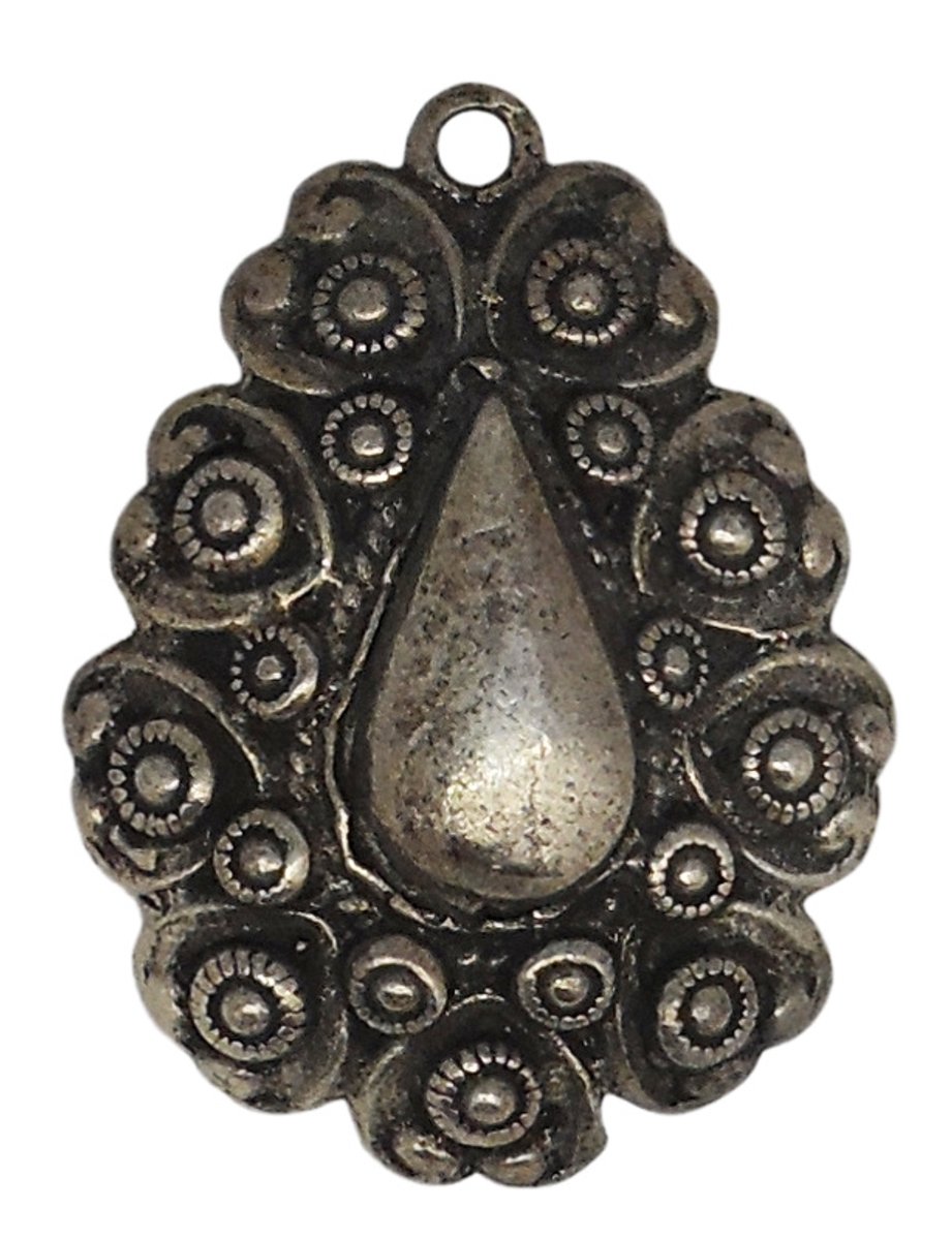 Zeeuws Meisje - Ovale pegel Zeeuwse knop verzilverd hanger of bedel
