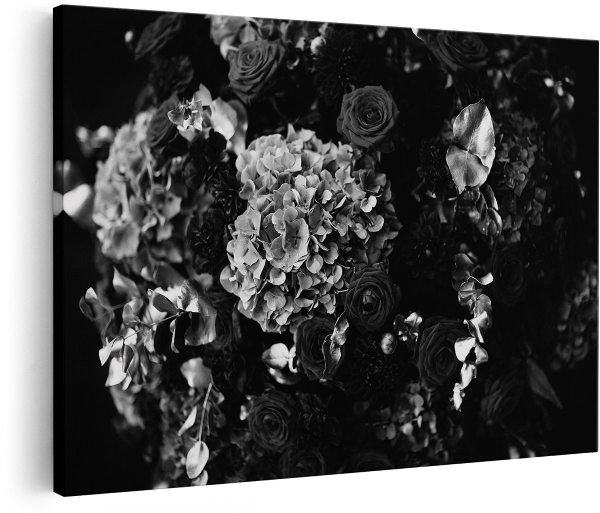 Artaza Canvas Schilderij Boeket Rode Bloemen - Zwart Wit - 150x100 cm - Groot - Foto Op Canvas - Wanddecoratie Woonkamer