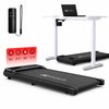 Zwarte AJ-Sports loopband met display en afstandsbediening, naast een wit bureau met laptop.