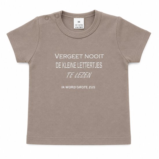T-shirt marron avec le texte 'NE JAMAIS OUBLIER DE LIRE LES PETITES LETTRES JE VAIS ÊTRE UNE GRANDE SŒUR'.