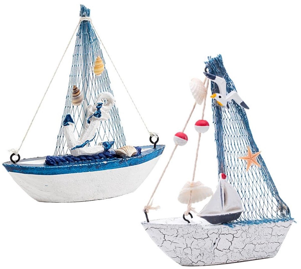 Dailygoods- Zeilboot Decoratie - Houten Miniatuur - Nautische Decoratie - 2 Stuks - Blauw/Wit - Afmetingen 11 x 13,3 cm / 11 x 14,5 cm - Decoratieve Boot