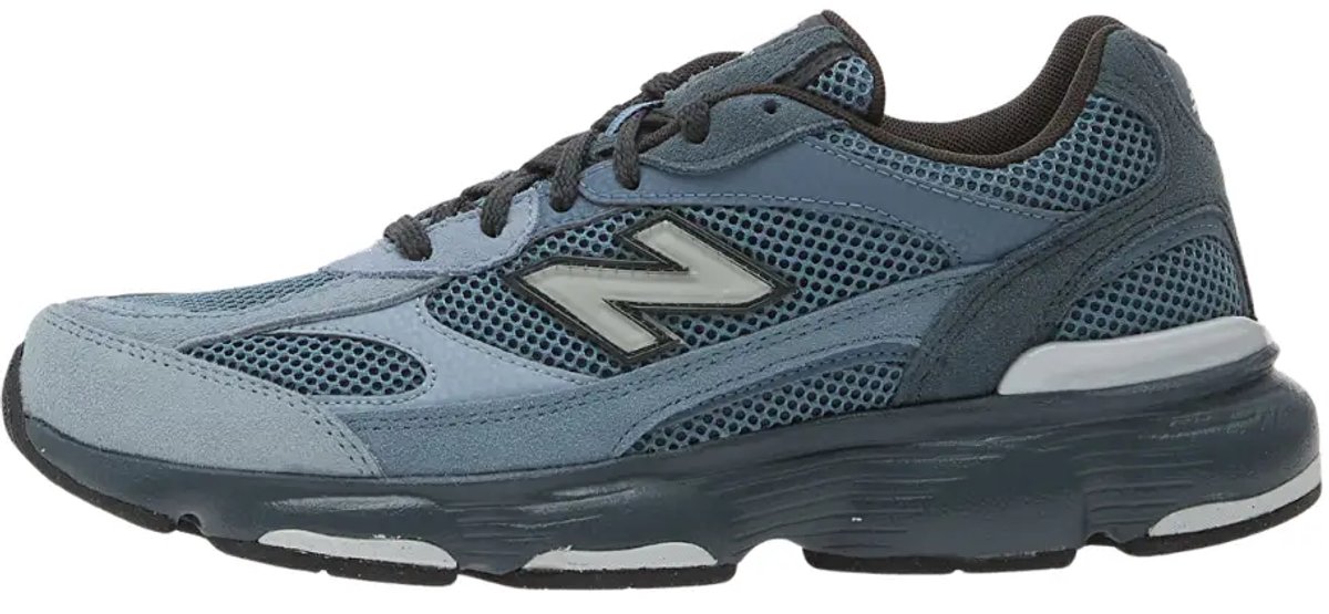 New balance 603 in de kleur marine.