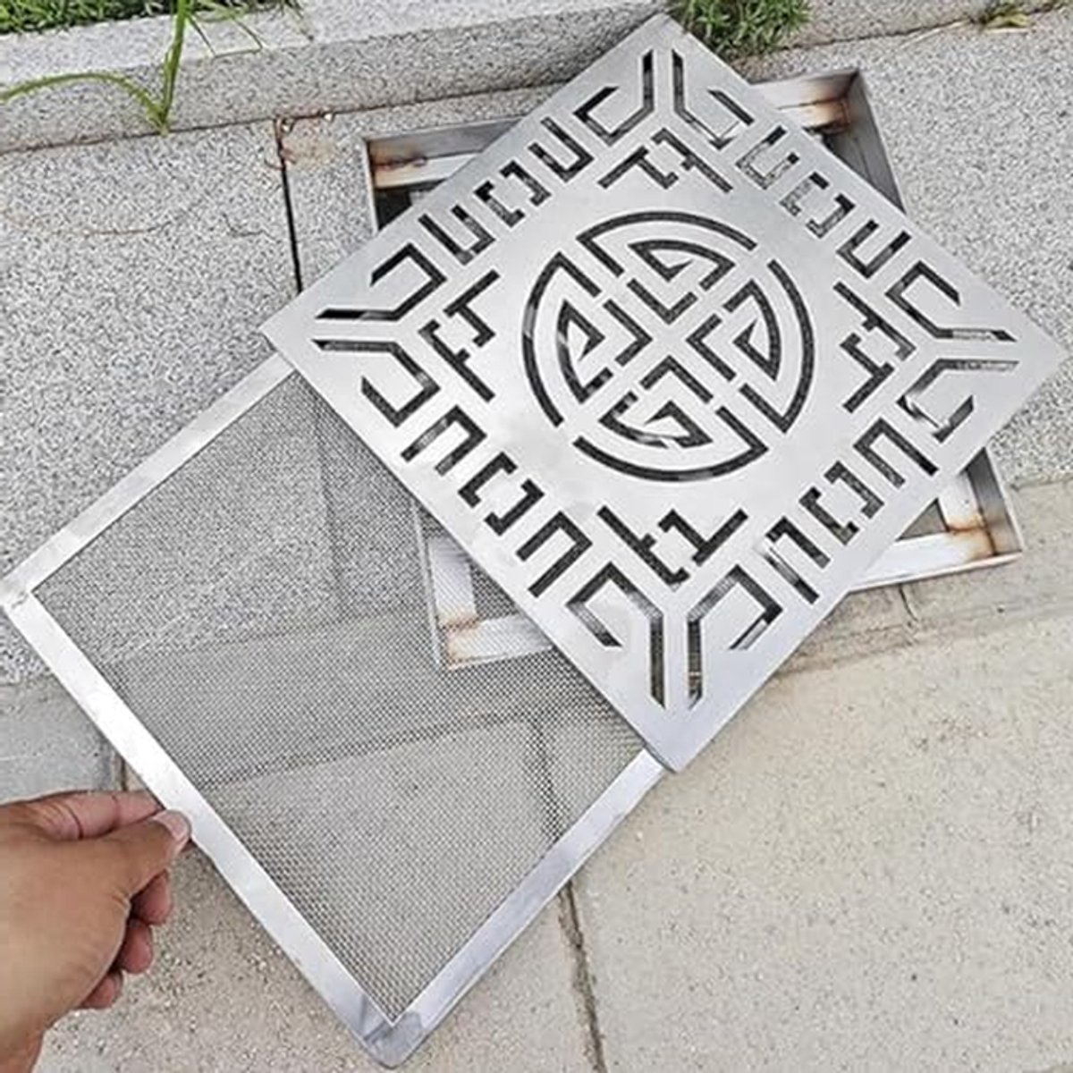 Vierkant Afvoerrooster - Gootdeksel Rioolrooster - Waterafvoer Tuin - Antislip Structuur - 15 x 15 cm - Zilver