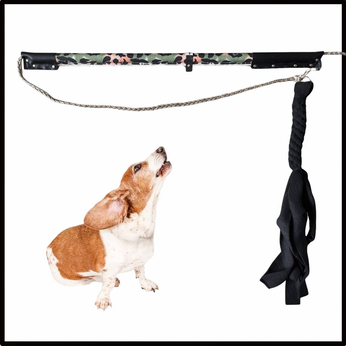 Hondenhengel Flirt Pole maat 2 in een Panterprint. Hondenspeelgoed - hondentraining - trekspel - dog toy - speeltrektouw - speelhengel -- trainingsspeelgoed voor honden - dog trainings toy - dog activity game - ShukoGear by MadeByShuko