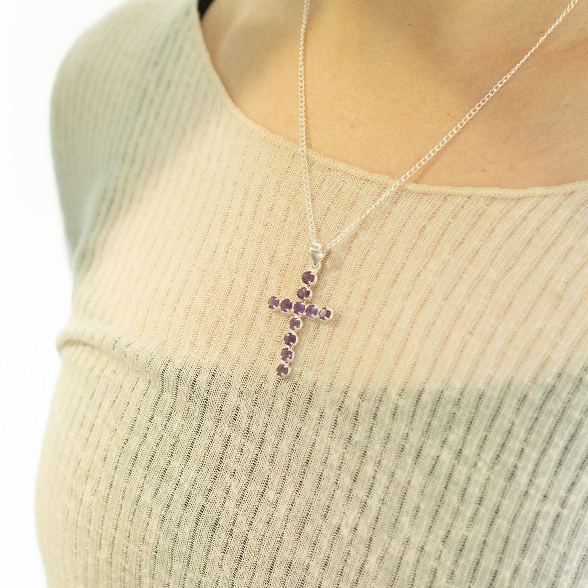 Amethist Kruisbeeld Hanger – Verzilverd Indiase Devotiehanger met 45 cm Ketting