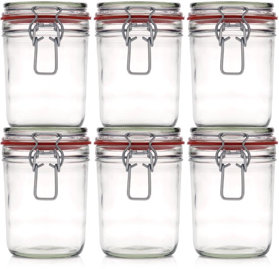 Ensemble de six bocaux en verre avec joints rouges et couvercles fermés, empilés.