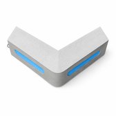 Grijze betonnen hoekbeschermer met blauw accent.